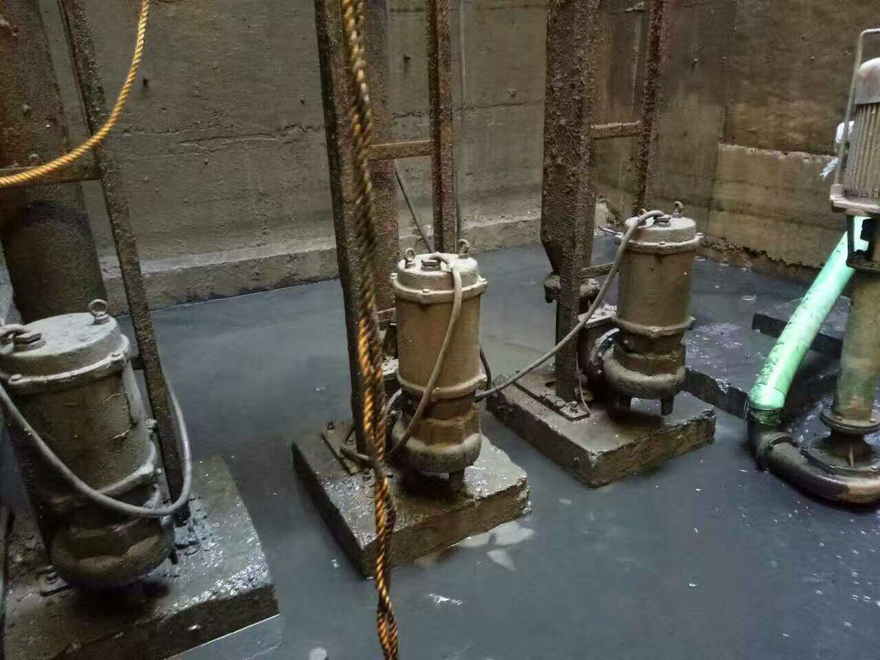 邗江污水池清理