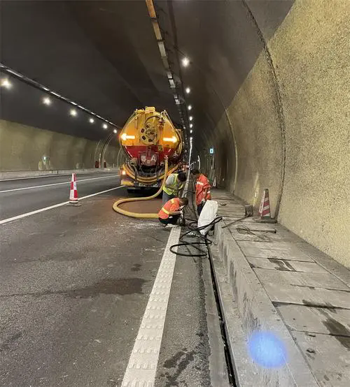 邗江隧道排水渠清淤